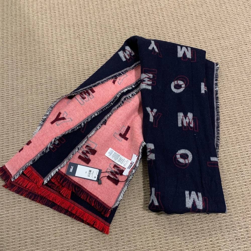 Tommy Hilfiger navy blue & red scarf